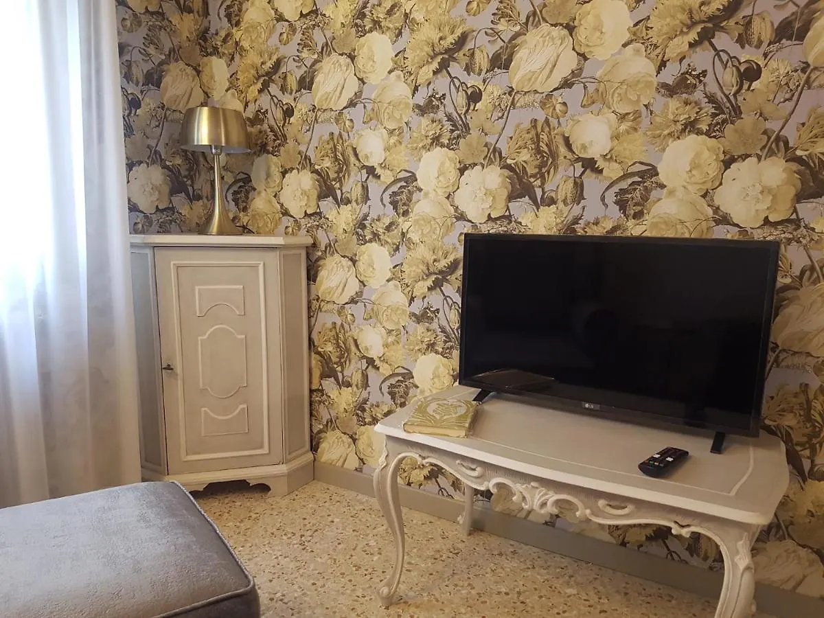 Ca' Cappello Venice Apartment 2 With Canal View