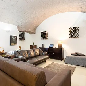 https://la-cantinetta-di-milano-the-wine-cave-in-milan.italymilanhotels.net