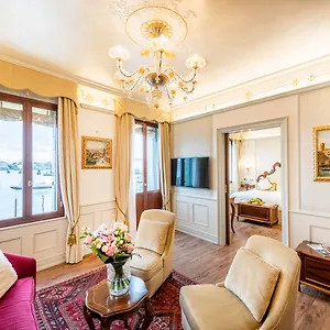 Monaco & Grand Canal Otel