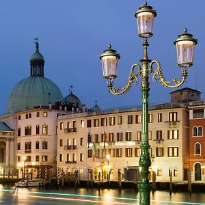 Carlton On The Grand Canal Otel