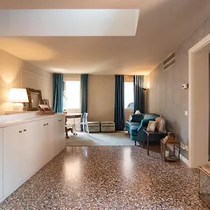 https://rooftop-san-marco.hotelslidodijesolo.com
