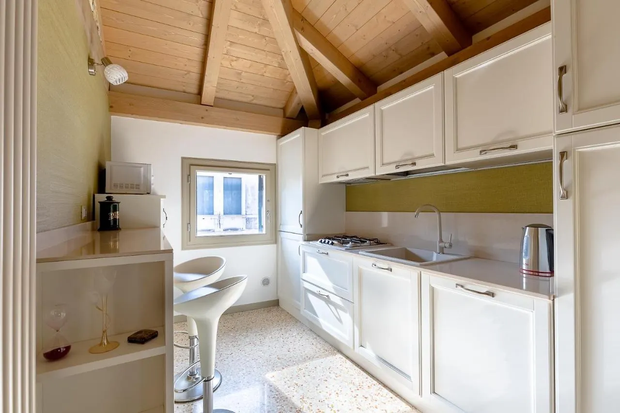 Ca' Cappello Venice Apartment 2 With Canal View