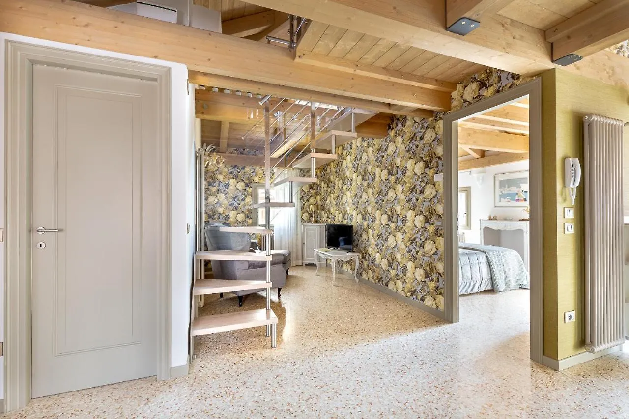 Ca' Cappello Venice Apartment 2 With Canal View 0*,