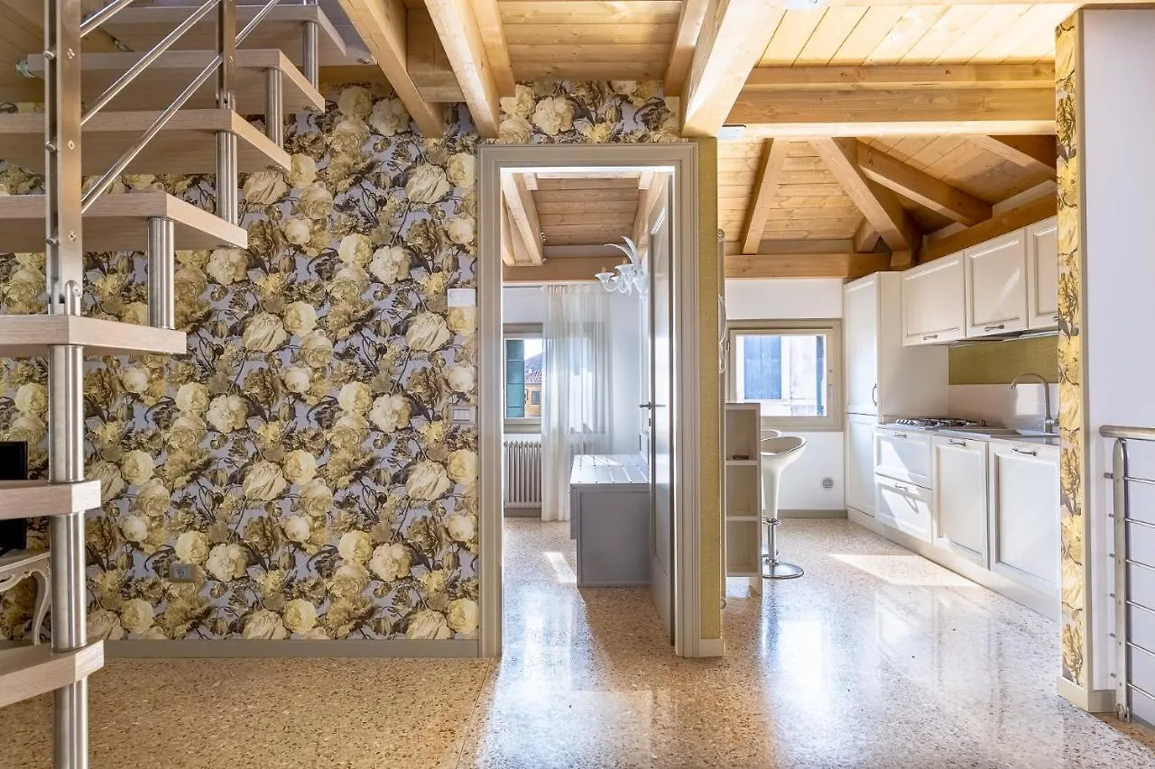 Ca' Cappello Venice Apartment 2 With Canal View