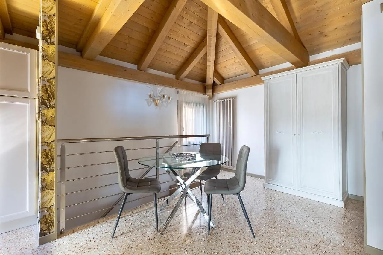 Ca' Cappello Venice Apartment 2 With Canal View