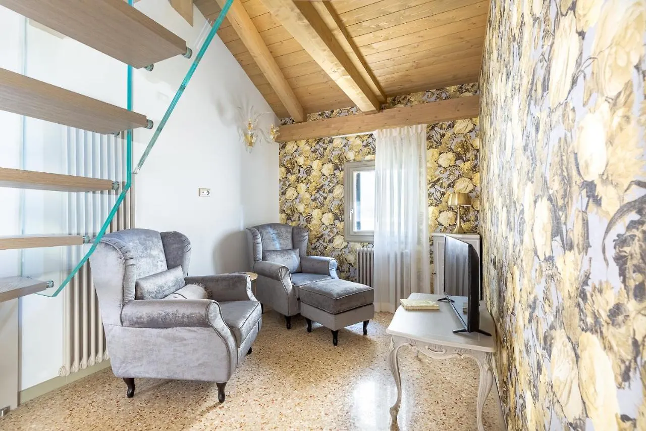 Ca' Cappello Venice Apartment 2 With Canal View