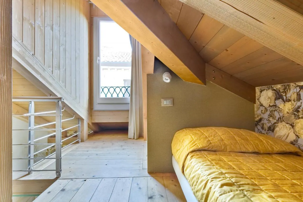 Ca' Cappello Venice Apartment 2 With Canal View Italy
