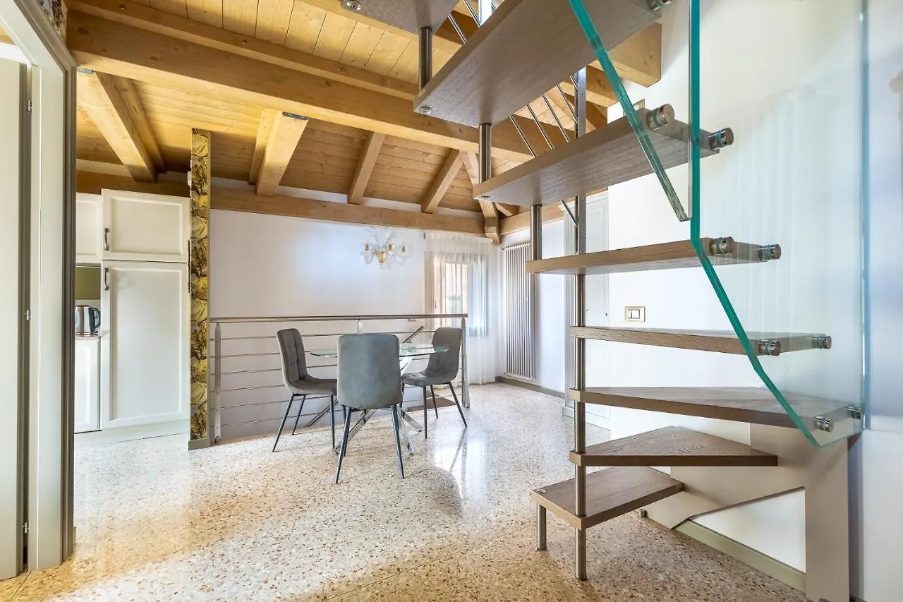 Ca' Cappello Venice Apartment 2 With Canal View