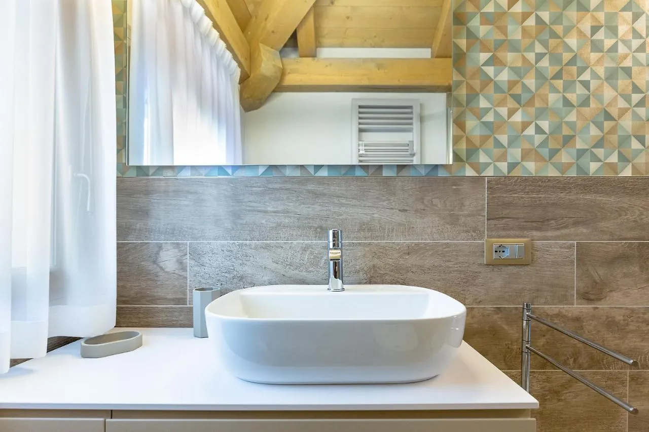 Ca' Cappello Venice Apartment 2 With Canal View